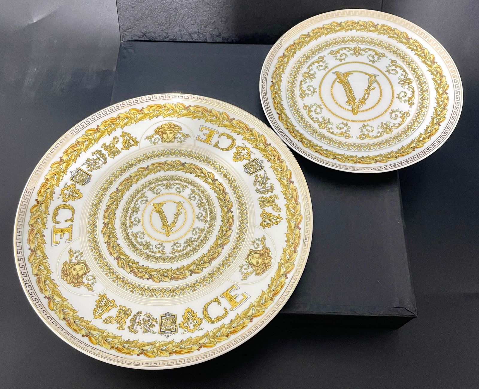  Versace plates set of two big and small plates